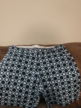 crown & ivy Black and White Patterned Women’s Shorts